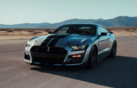 قدرت نمایی فورد موستانگ وسط چهار راه