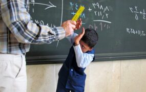 لغو ابلاغ معلم تنبیه بدنی دانش‌آموز