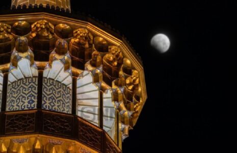 ماه گرفتگی شب گذشته در حرم مطهر رضوی/ عکس