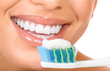 مسواک نزدن چه‌طور سبب سکته می‌شود