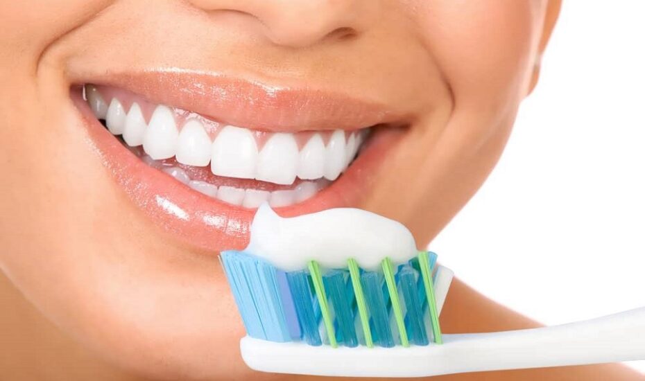 مسواک نزدن چه‌طور سبب سکته می‌شود