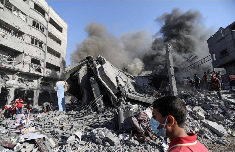 جستجوی پیکر قربانیان از زیر آوار حملات هوایی