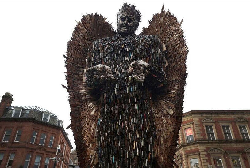 مجسمه فرشته چاقو که به عنوان یادبودی ملی 