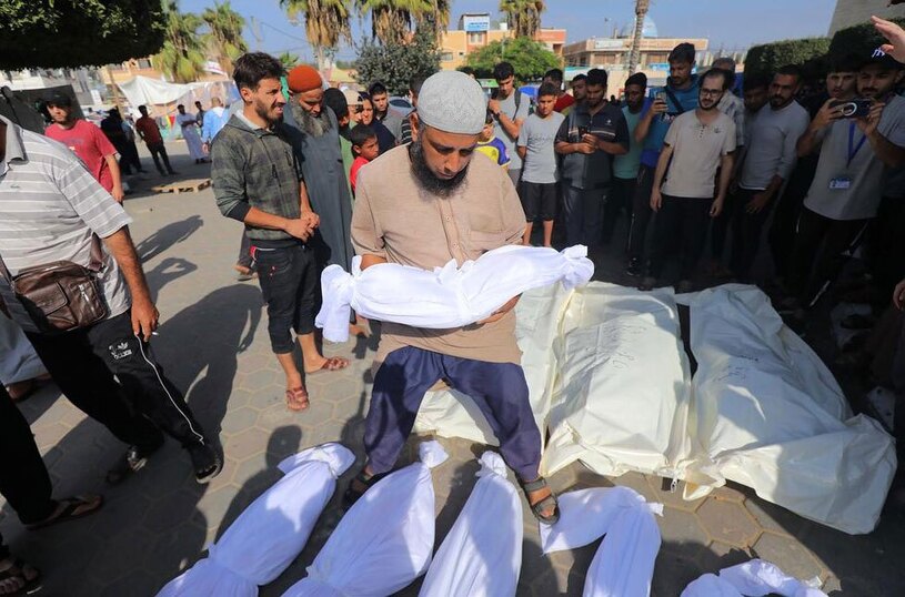 دیدنی های امروز؛ از کنفرانس جهانی اینترنت تا یادبود کودکان غزه پیکر کودکان قربانی حملات هوایی اسراییل