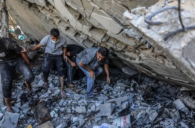 جستجوی غیرنظامیان زیر آوار مانده در پی بمباران