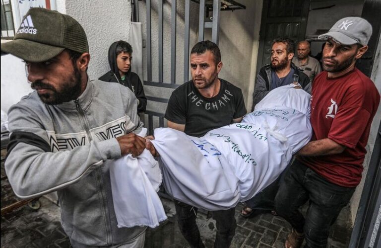 مراسم تشییع پیکر یک مبارز فلسطینی در شهر جنین در کرانه باختری