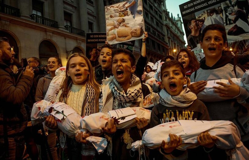 دیدنی های امروز؛ بزرگ ترین تظاهرات حامیان فلسطین در لندن تظاهرات بزرگ حامیان فلسطین در شهر بارسلونا اسپانیا