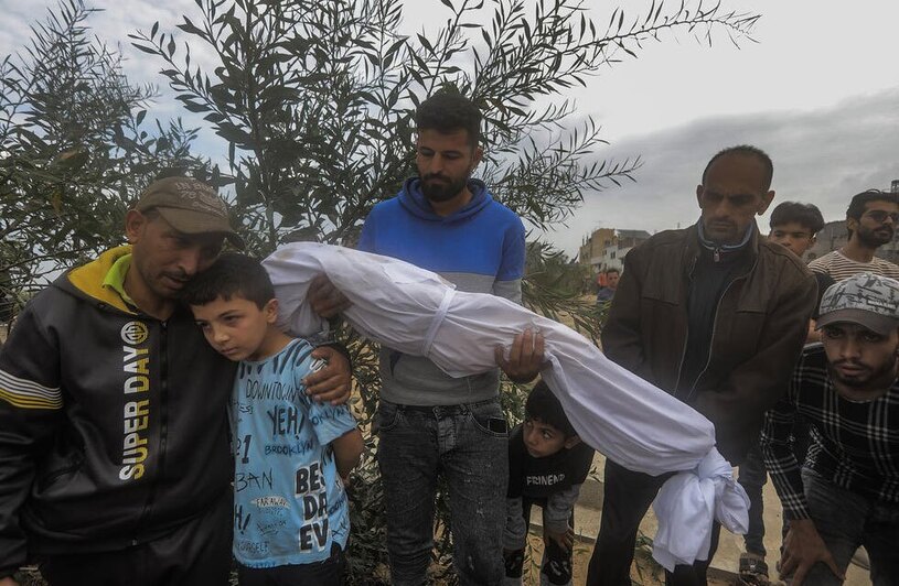 دیدنی های امروز؛ از تمرینات یک مدرسه نظامی در روسیه تا وضع فاجعه بار بیمارستان غزه مراسم تدفین شهدای فلسطینی