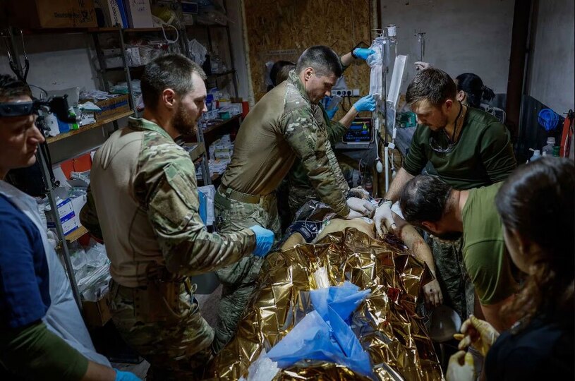 مداوای نیروهای زخمی ارتش اوکراین 