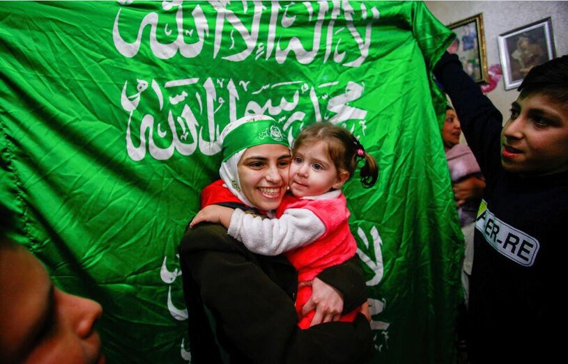 جشن و شادی مردم فلسطین در پی آزادی 39 زندانی فلسطینی 