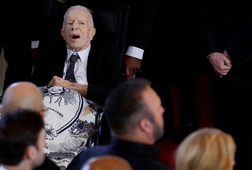 جیمی کارتر رییس جمهوری اسبق آمریکا در مراسم تشییع همسرش