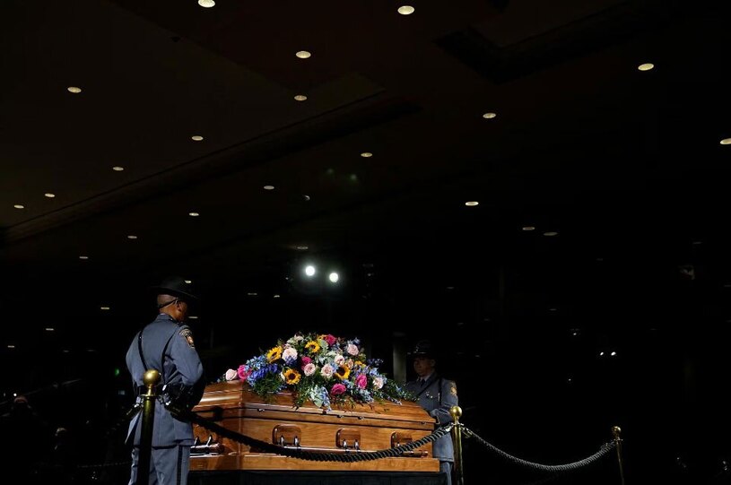 جیمی کارتر رییس جمهوری اسبق آمریکا در مراسم تشییع همسرش "روزالین کارتر" 