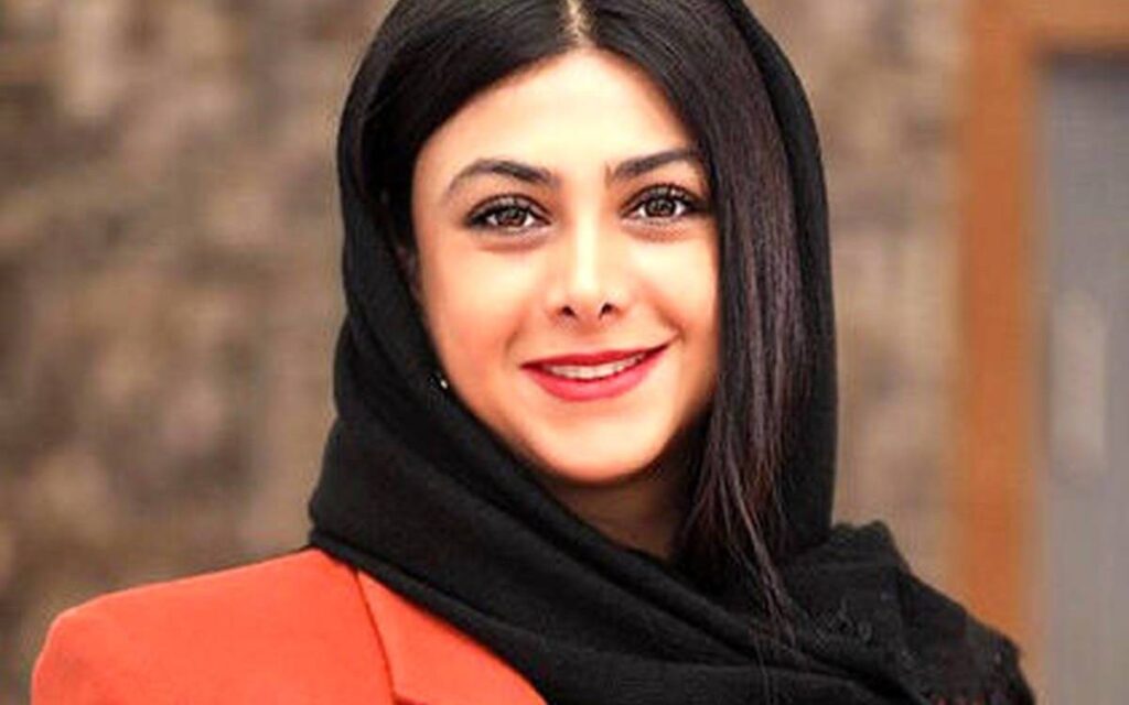 آزاده صمدی ممنوع‌الخروج