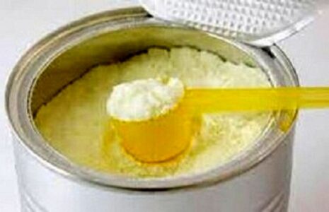 ورود یک میلیون و ۱۰۰ هزار قوطی شیر خشک دپو شده در گمرک به بازار/ فیلم