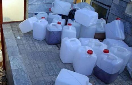 کشف و انهدام کارگاه بزرگ تولید مشروبات الکلی دست ساز کارگاه تولید مشروبات الکلی