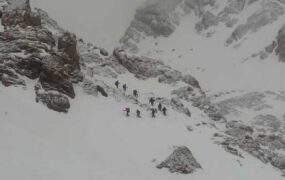 گرفتاری ۹ کوهنورد ‌در بهمن اشترانکوه