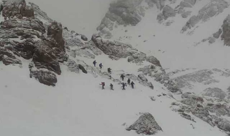 گرفتاری ۹ کوهنورد ‌در بهمن اشترانکوه