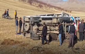 واژگونی مینی بوس دانش آموزان