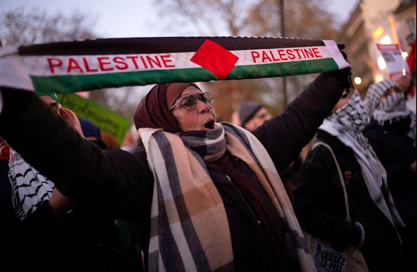 دیدنی های امروز؛ از قطار کریسمس تا ماشین کشتار در غزه تظاهرات حامیان فلسطین در شهر برلین آلمان