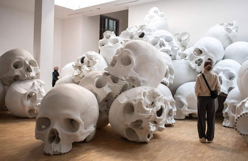 دیدنی های امروز؛ از بابانوئل شترسوار تا ادامه کشتار غیرنظامیان در غزه نمایشگاهی هنری در میلان ایتالیا