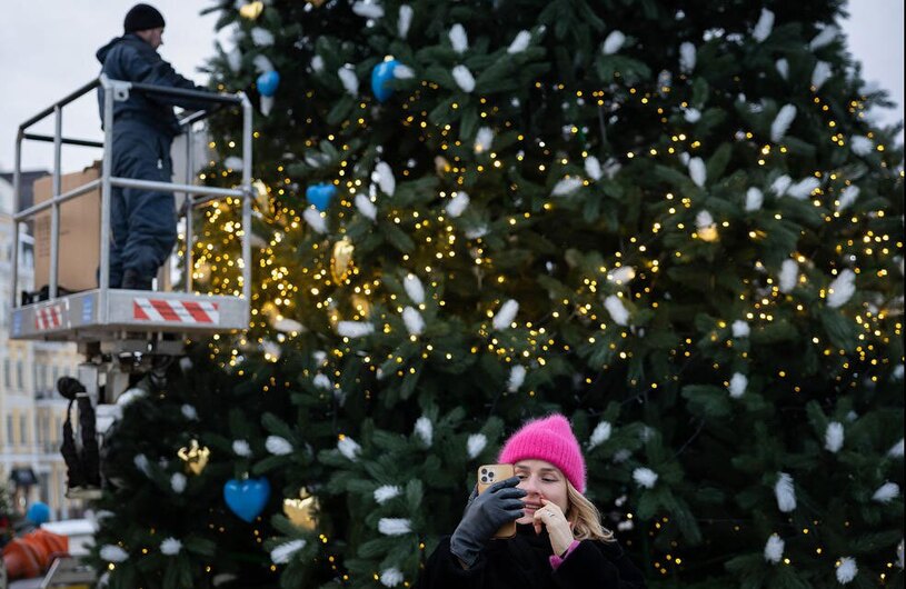 تزیین درخت کریسمس در میدان سوفیا