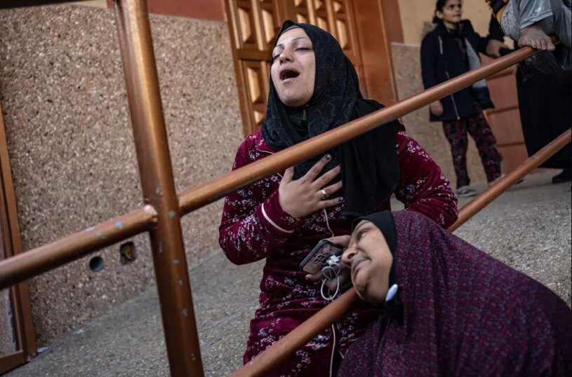 بیرون کشیدن زیرآوار ماندگان در شهر خان یونس