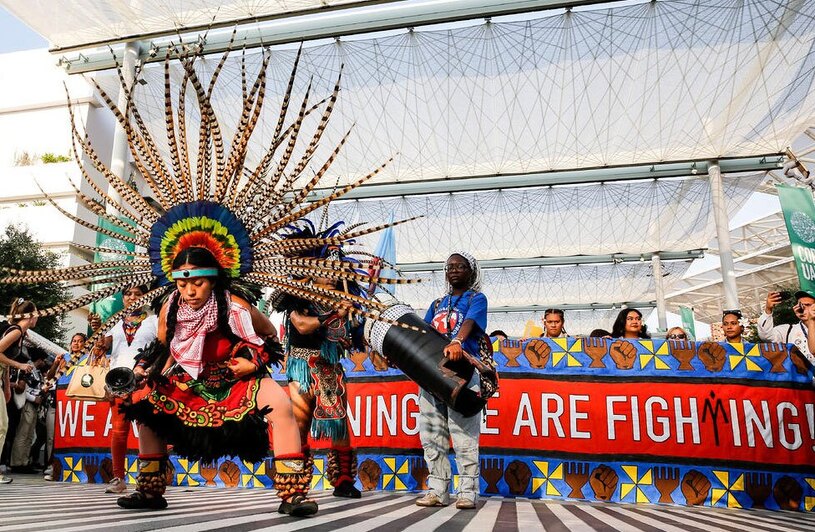 تظاهرات فعالان محیط زیست در حاشیه کنفرانس بین المللی تغییرات آب و هوایی در دوبی