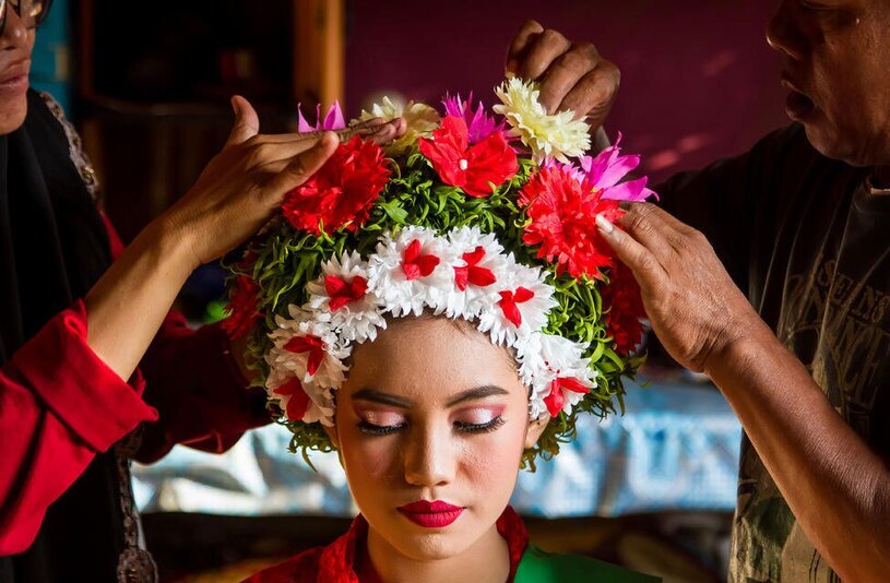 دیدنی های امروز؛ از اوضاع غزه تا تولد ستاره بالیوود گل آرایی سر دختران جوان در جشنواره "نگروت"