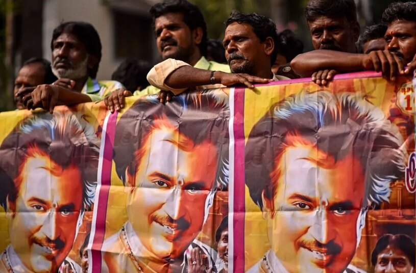 دیدنی های امروز؛ از اوضاع غزه تا تولد ستاره بالیوود تجمع طرفداران در مقابل خانه " راجینیکانث" ستاره سینمای بالیوود هند