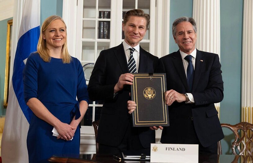 وزیر خارجه آمریکا در مراسم امضای توافقنامه همکاری نظامی با وزرای خارجه و دفاع فنلاند