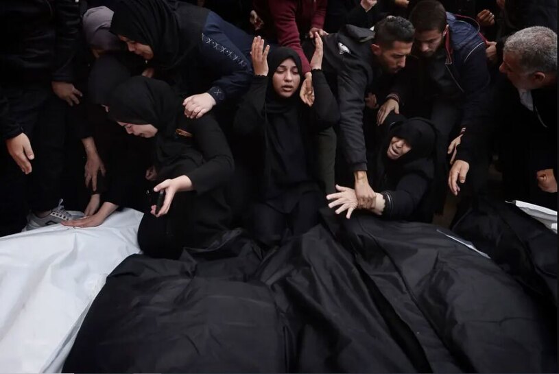 دیدنی های امروز؛ کریسمس خونین 2023 تشییع شهدای حملات هوایی اسراییل در شهر خان یونس