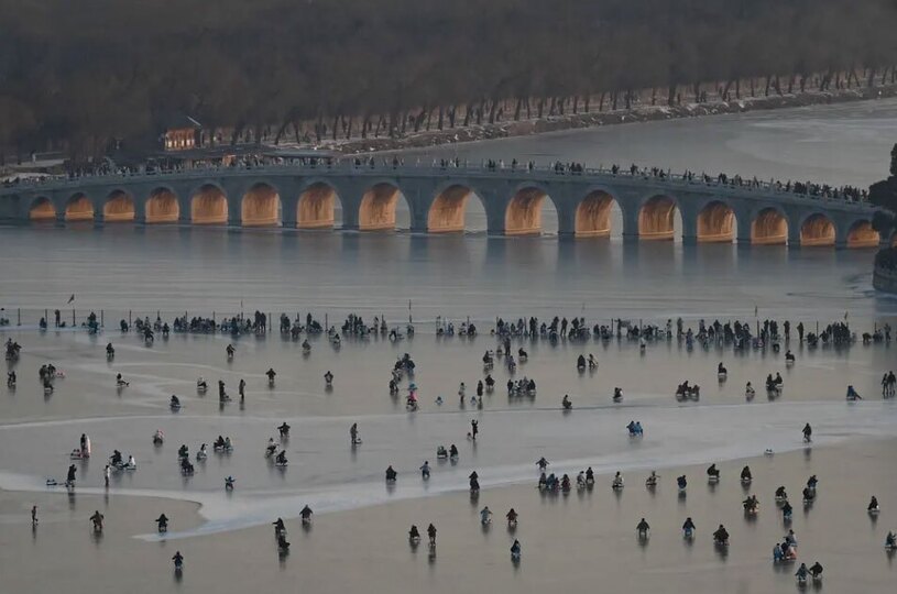 دیدنی های امروز؛ از حمایت جهانی از فلسطین تا تشدید جنگ اوکراین سورتمه سواری روی دریاچه ای یخ زده