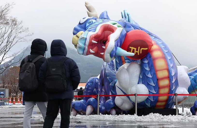 دیدنی های امروز؛ از تصاویر منتخب فضایی تا حمله موشکی اوکراین به روسیه نصب اژدهای آبی در جشنواره فانوس سئول 2023