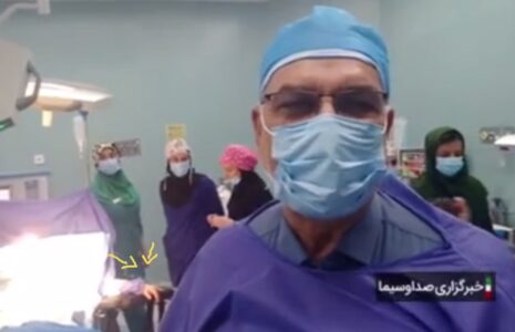 حضور غیرقانونی و عجیب وزیر بهداشت و خبرنگار صداوسیما در اتاق زایمان زنان/ فیلم