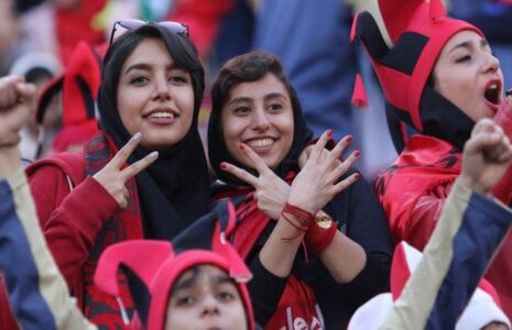 اولین حضور زنان در دربی