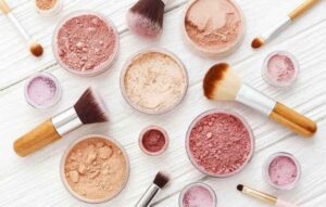 نحوه پاک کردن رژگونه پودری از روی فرش