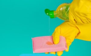 چگونه لکه نوشابه را از روی فرش پاک کنیم؟