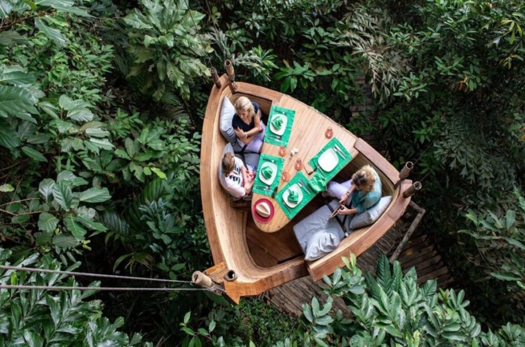 ۱۰ مورد از عجیبترین کافه و رستورانهای دنیا رستورانی میان درختها؛ تایلند