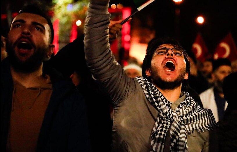 دیدنی های امروز؛ از سالگرد شهادت سردار سلیمانی تا حمله تروریستی در کرمان تظاهرات هزاران نفری شهروندان ترکیه در محکومیت ترور صالح العاروری