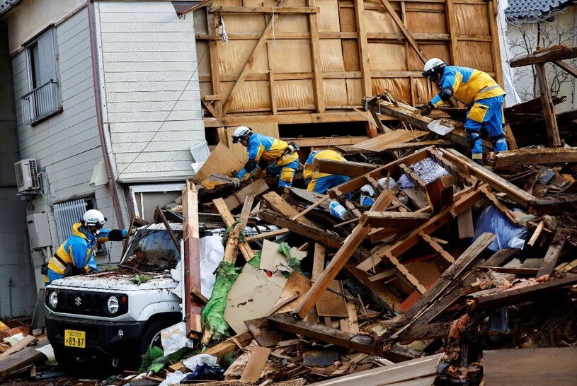 دیدنی های امروز؛ از تشییع شهدای حادثه تروریستی کرمان تا ادامه جستجو در مناطق زلزله زده ژاپن ادامه عملیات جستجو و امدادرسانی در مناطق زلزله زده ژاپن