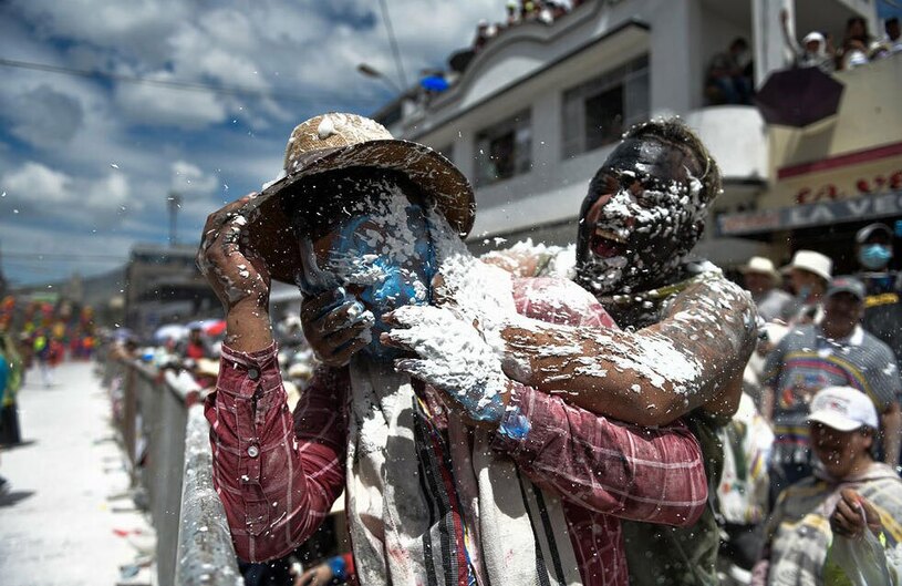 دیدنی های امروز؛ ادامه اعتراضات حامیان فلسطین از آمریکا تا اروپا کارناوال" سیاه و سفید" در کلمبیا
