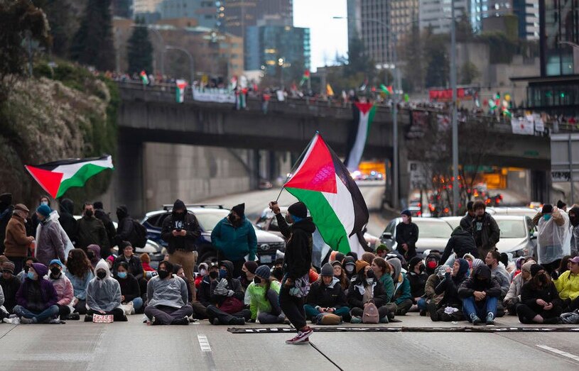 دیدنی های امروز؛ ادامه اعتراضات حامیان فلسطین از آمریکا تا اروپا مسدود کردن خیابان از سوی تظاهرات کنندگان حامی فلسطین در شهر "سیاتل"