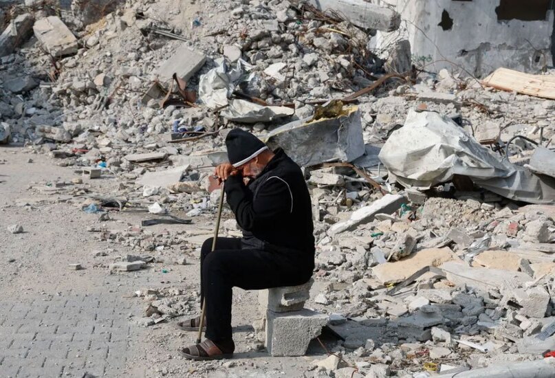 دیدنی های امروز؛ از کاروان پناهجویان عازم آمریکا تا خودروی مفهومی جدید هوندا مرد فلسطینی در شهر رفح در جنوب نوار غزه