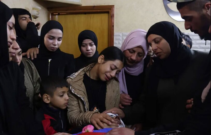 دیدنی های امروز؛ از کاروان پناهجویان عازم آمریکا تا خودروی مفهومی جدید هوندا خانواده یک جوان فلسطینی در شهر طولکرم