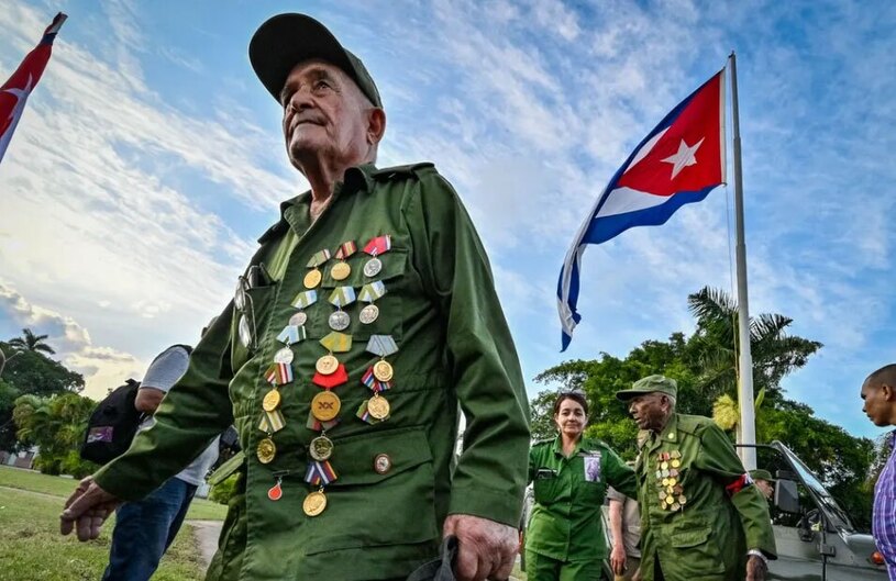 دیدنی های امروز؛ از کاروان پناهجویان عازم آمریکا تا خودروی مفهومی جدید هوندا کهنه سربازان کوبایی در مراسم یادبود شصت و پنجمین سالگرد ورود فیدل کاسترو