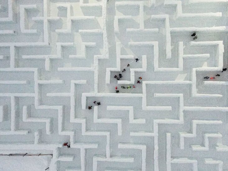 دیدنی های امروز؛ از جشنواره های هندی تا بزرگ ترین مارپیچ برفی دنیا بزرگ ترین مارپیچ برفی جهان در لهستان