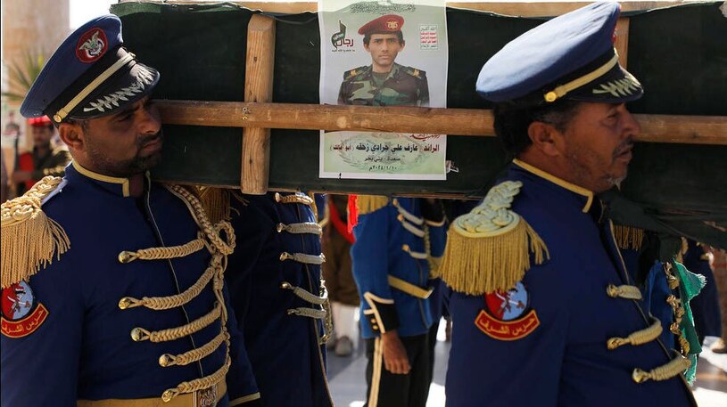 دیدنی های امروز؛ از جشنواره های هندی تا بزرگ ترین مارپیچ برفی دنیا مراسم تشییع یک نظامی ارتش ملی یمن در شهر صنعا