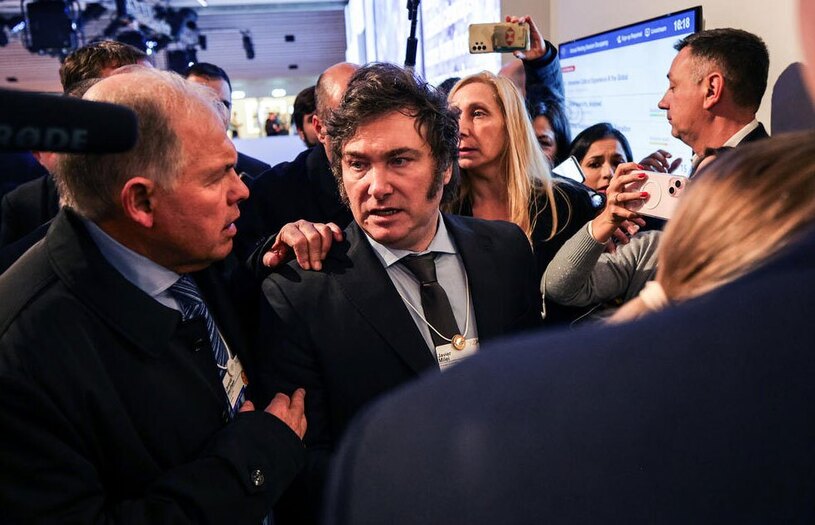 دیدنی های امروز؛ از مجمع جهانی اقتصاد تا جشنواره عبور از آتش در اسپانیا حضور خاویر میلی رییس جمهوری جدید آرژانتین