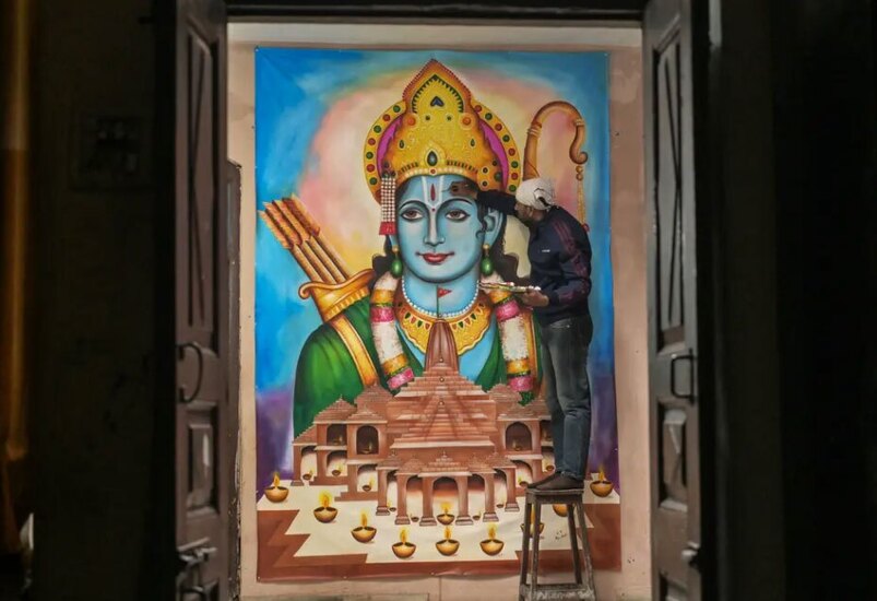 دیدنی های امروز؛ از روز غسل مسیحیان ارتدوکس تا فروش ماکت کشتی گالکسی لیدر نقاشی تصویر "راما" ( یکی از خدایان هندو)