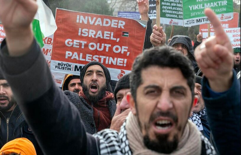 دیدنی های امروز؛ از روز گل لاله در هلند تا تظاهرات ضدنژادپرستی در آلمان تظاهرات ضداسراییلی در محله فاتح